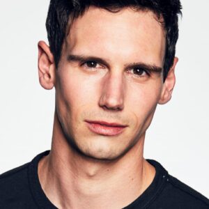 تصویر هنرمند Cory Michael Smith