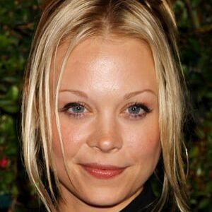 تصویر هنرمند Alexandra Holden