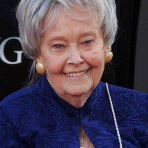 تصویر هنرمند Lorraine Warren