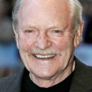 تصویر هنرمند Julian Glover