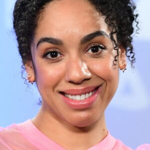 تصویر هنرمند Pearl Mackie تصویر هنرمند Pearl Mackie