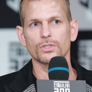 تصویر هنرمند Matthew Douma تصویر هنرمند Matthew Douma