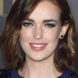 تصویر هنرمند Elizabeth Henstridge