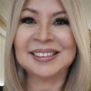 Photo of artist Evelyn Guerrero