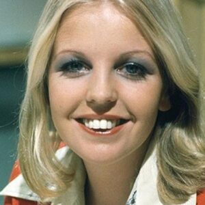 Photo of artist Sally Thomsett