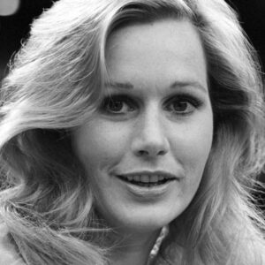 Photo of artist Sally Kellerman